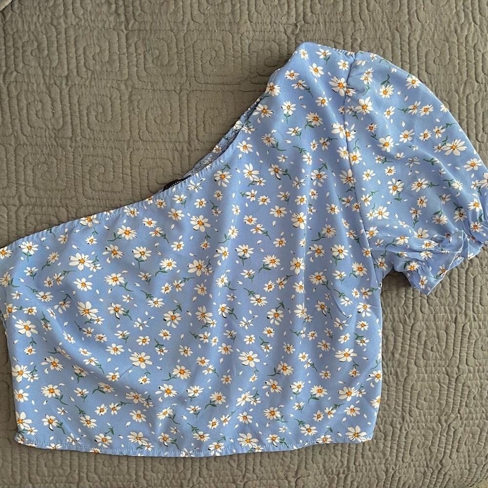 Pretty Garden Floral One-Shoulder Top